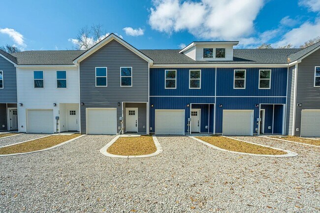 Foto del edificio - 3 Bedroom 2.5 Bath Townhouse in Barnwell Breeze - North Charleston