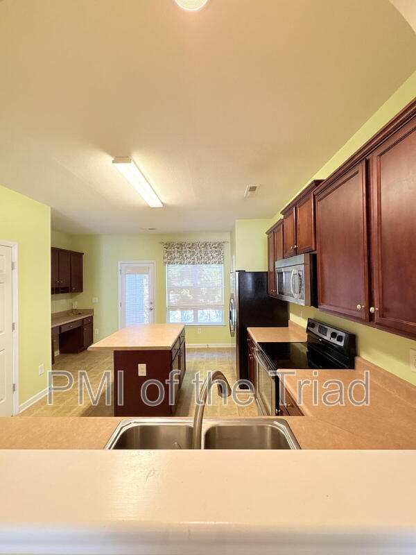 Foto del edificio - 5549 Farm House Trail