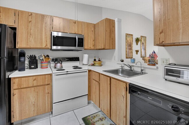 Building Photo - 8697 Sunbird Pl