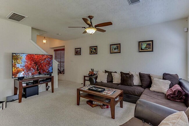 Foto del edificio - 9002 Elm Drake Ln