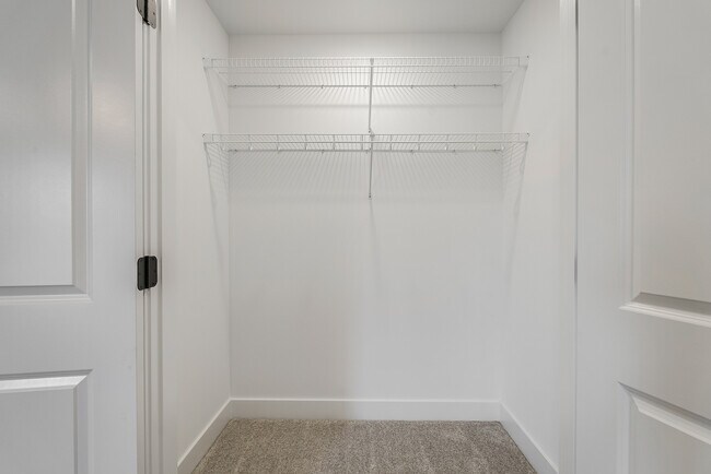 Building Photo - 17 Barnyard Cir