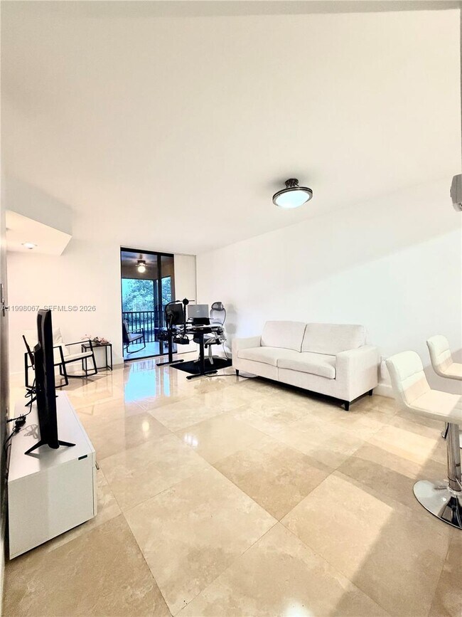 Foto del edificio - 15405 N Miami Lakeway