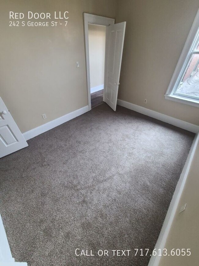 Foto del edificio - 242 S George St