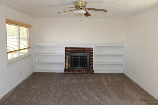 Fireplace Room - 719 Wards Corner Rd