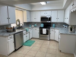 Building Photo - 524 Waterview Rd