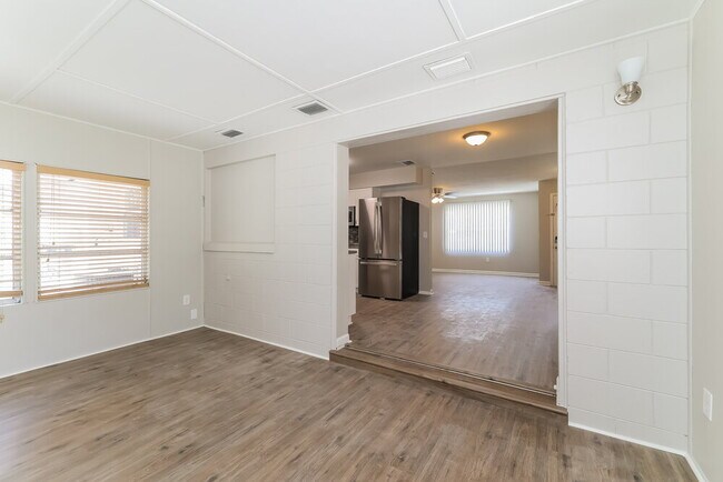 Building Photo - 309 Vaniman Ave