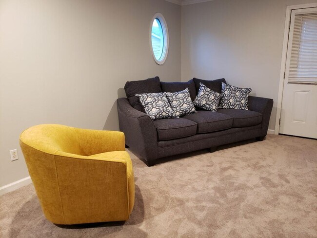 Foto del edificio - Knoxville 37912 - 2 bedroom 1.5 bath - Cal...