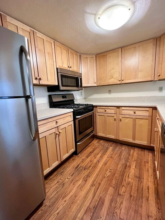 Foto del edificio - Duplex Townhome Available Mid March