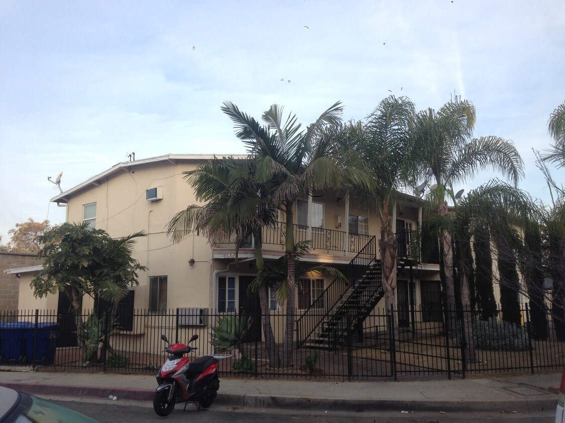 Foto principal - 963 N Harvard Blvd