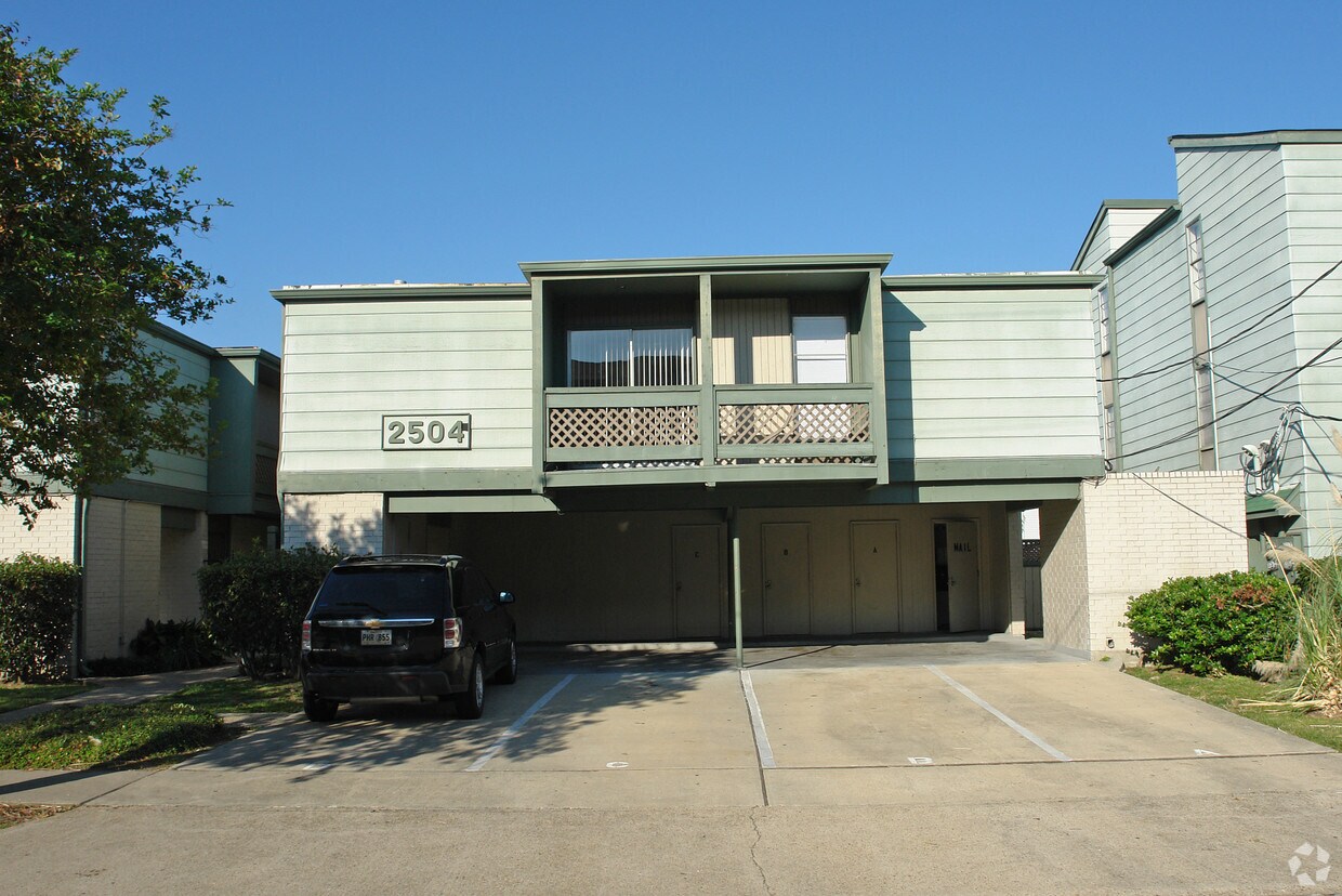 Primary Photo - 2504 Giuffrias Ave