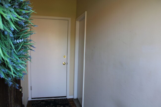 Building Photo - 564 Race St