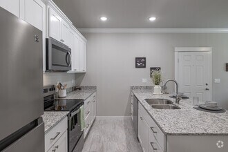 1BR, 1BA - 696SF - Kitchen - The Hudson at Central Landing