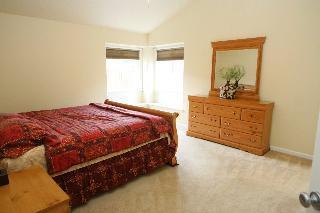 Foto del edificio - ONE LEVEL Beautiful 4 BR 2 Bath Home 2100 ...