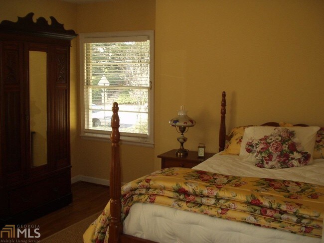 Foto del edificio - 595 Sherwood Rd NE