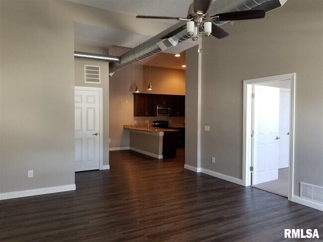Building Photo - 1534 River Dr