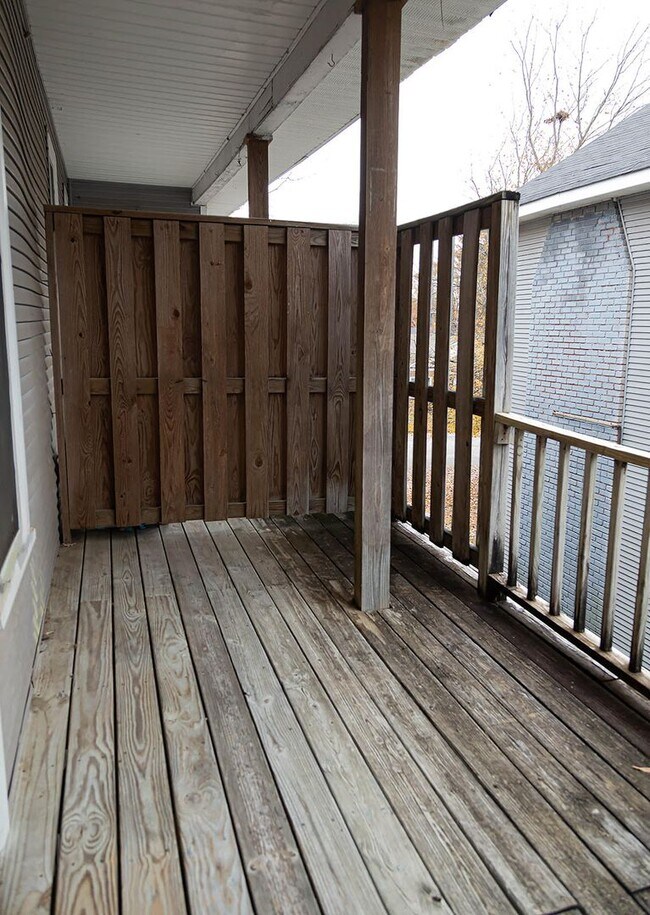 Building Photo - Spacious 2 Bedroom Walkable to Downtown