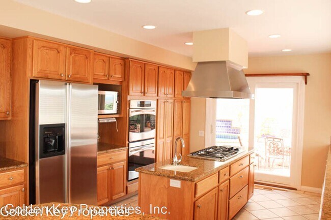 Building Photo - 4 br, 4 bath House - 1102 S. Pacific St.