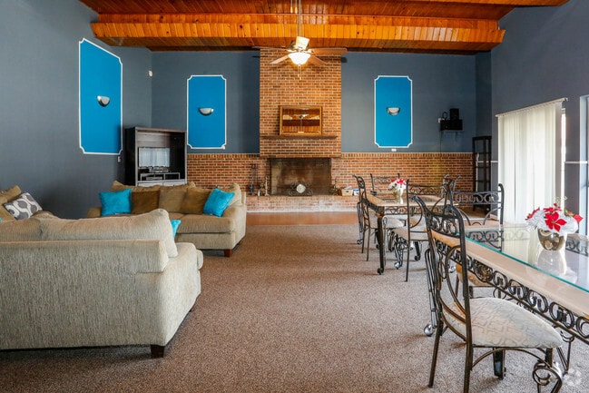 Clubhouse - Commons at Kettering