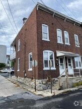 Building Photo - 626 Walton St