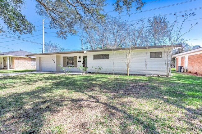 Foto del edificio - 206 Crestview Dr