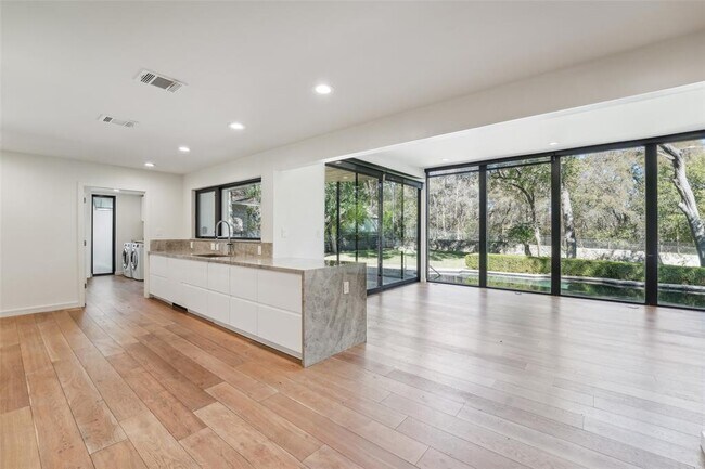 Foto del edificio - 3927 Balcones Dr