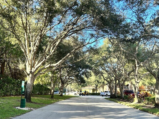 Foto del edificio - 5050 Fairways Cir