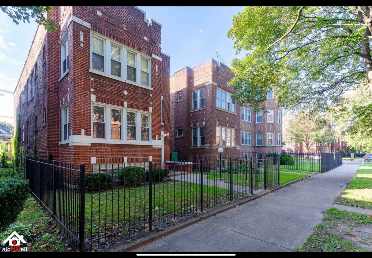 Foto del edificio - 8110 S Langley Ave