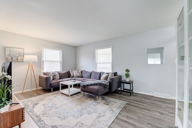 Foto del edificio - 2408 Springdale Rd