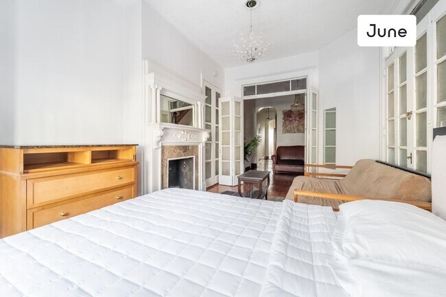 Foto del edificio - ROOM ONLY in 6-bed/6.0-bath Home