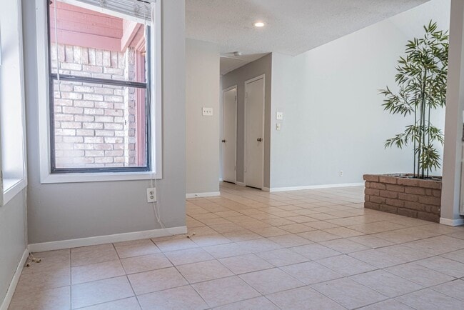 Building Photo - 7410 Songwind Ln