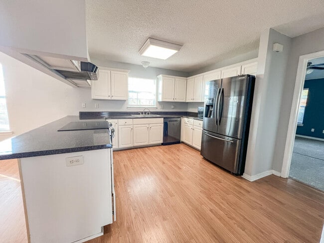Foto del edificio - 107 Kyle Ln