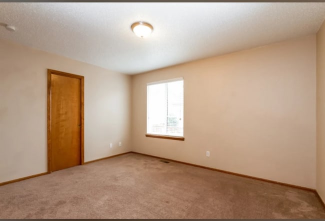 Building Photo - 10050 Shoshone Way