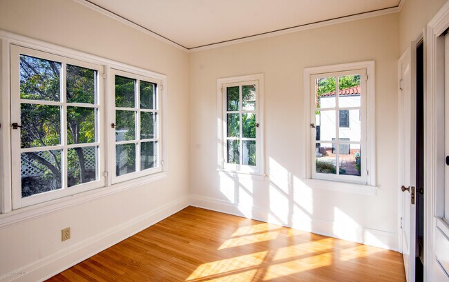 Foto del edificio - 2403 Hill Dr