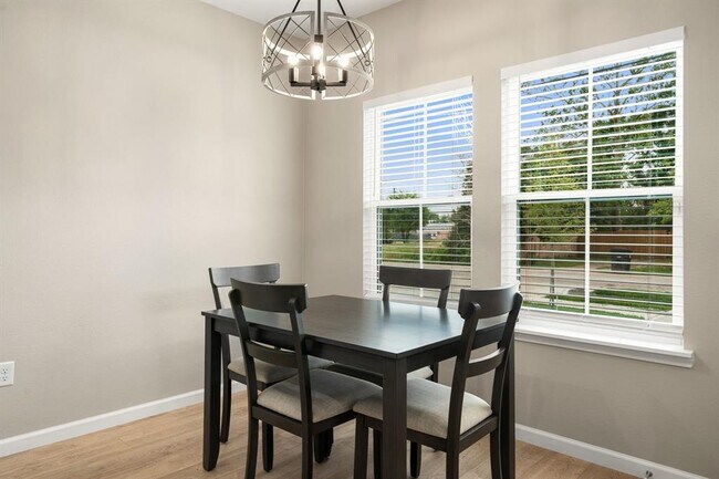 Foto del edificio - 4661 Clover St