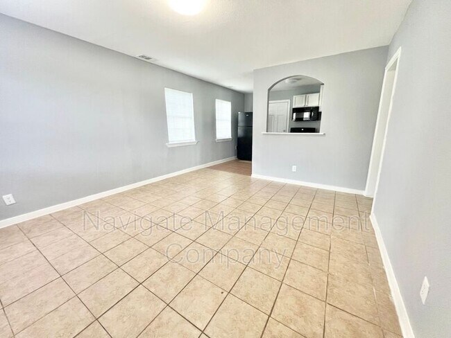 Building Photo - 2781 Moffatt Ave