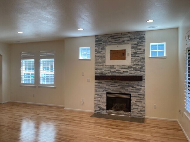 Foto del edificio - Well maintained 3bd Issaquah Highlands Tow...
