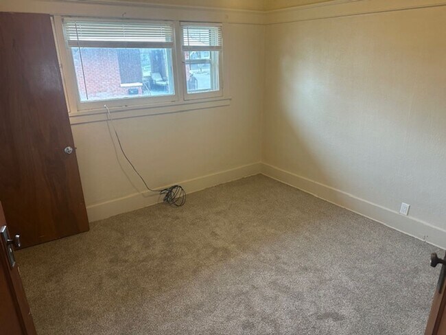 Foto del edificio - 2825 S Madison Ave