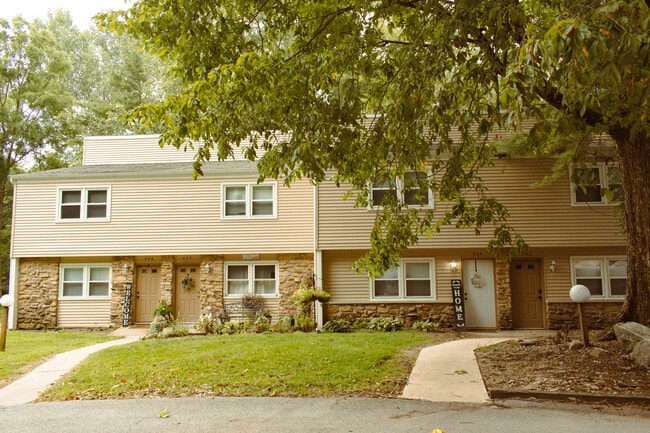 Building Photo - Timbernest Town Homes