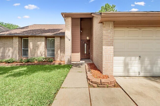 Foto del edificio - 7019 Yardley Dr