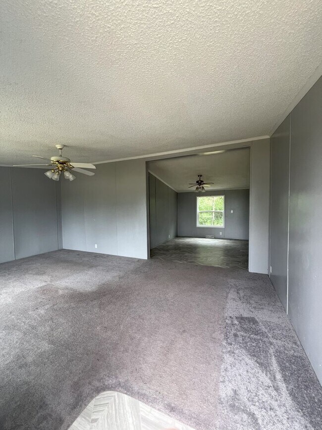 Building Photo - CENTRALLY LOCATED HOME IN CADILLAC