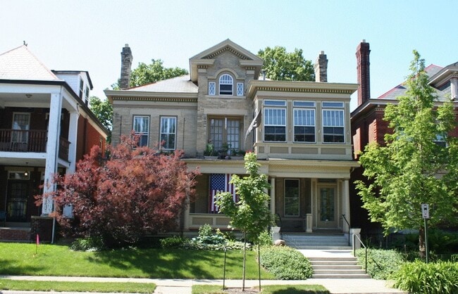 Building Photo - 787 Bryden Rd