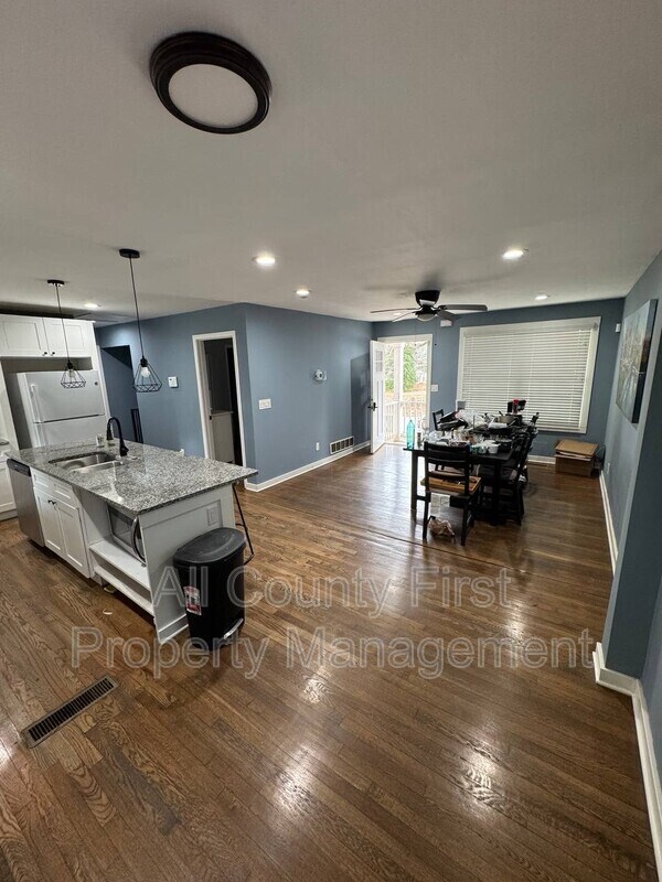 Foto del edificio - 656 Cedar Ave NW