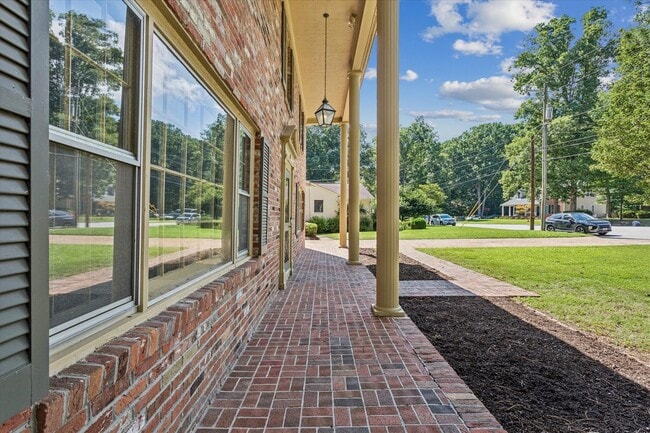 Building Photo - 15 Garland Dr