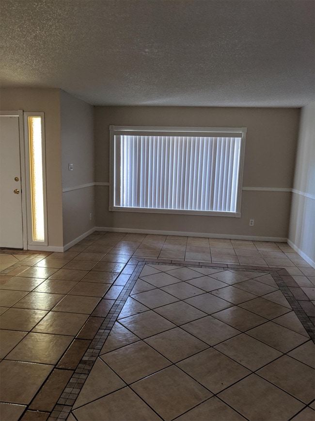 Building Photo - 8220 E Valley Vista Dr