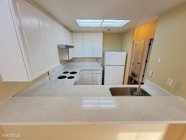 Foto del edificio - 2 br, 1 bath Condo - 1490 Thrush Ave