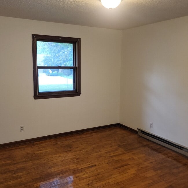Building Photo - 2211 Charles Dr