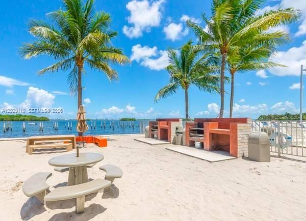 Foto del edificio - 750 NE 64th St