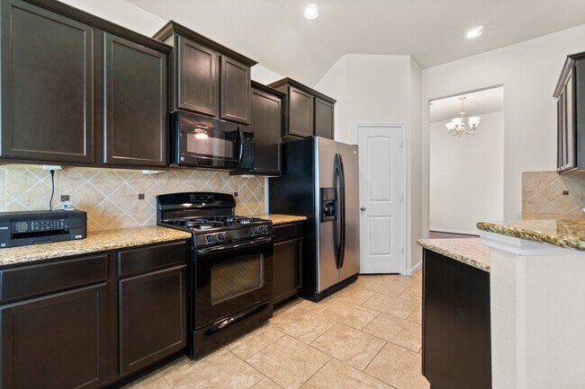 Building Photo - 118 Red Deer Pl