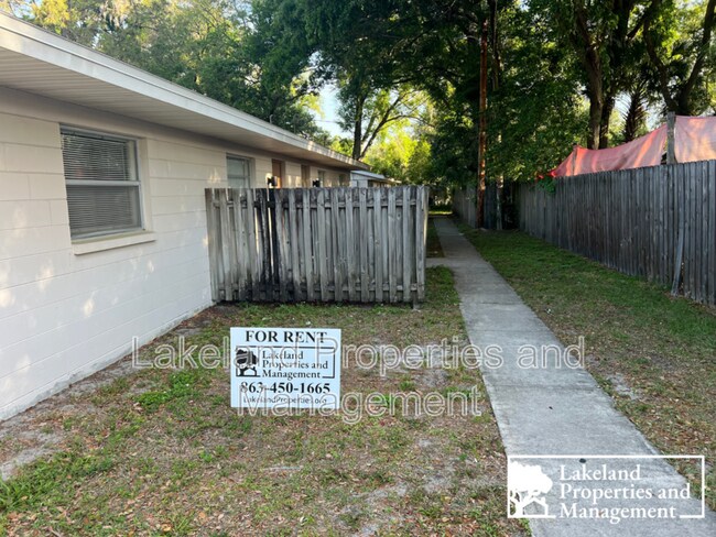 Foto del edificio - 815 W Carole St