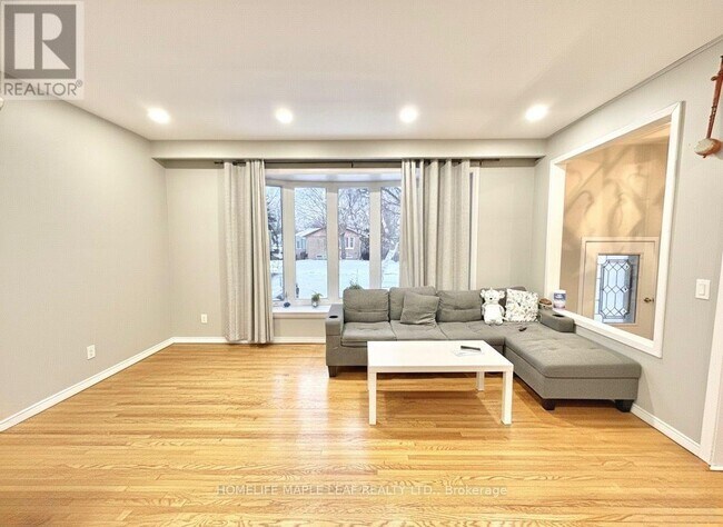 Building Photo - 26 Cumbrian Ct